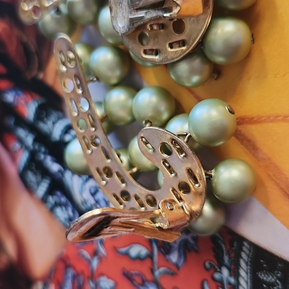 1960s green bauble clip ons - Picture 5 of 8